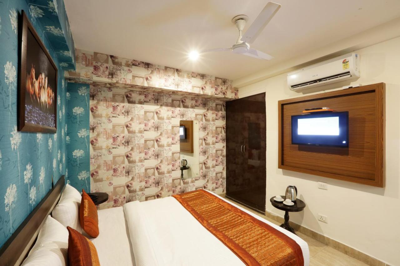 Hotel Ark Wood At Airport New Delhi Exterior photo