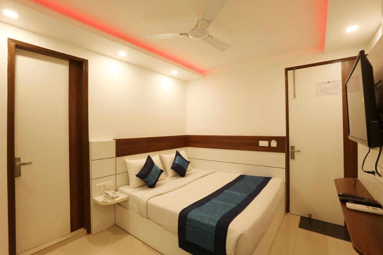 Hotel Ark Wood At Airport New Delhi Exterior photo