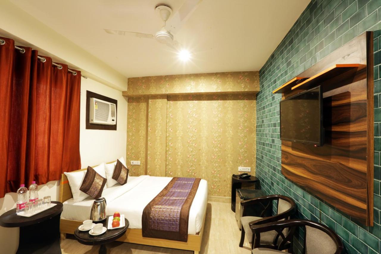 Hotel Ark Wood At Airport New Delhi Exterior photo
