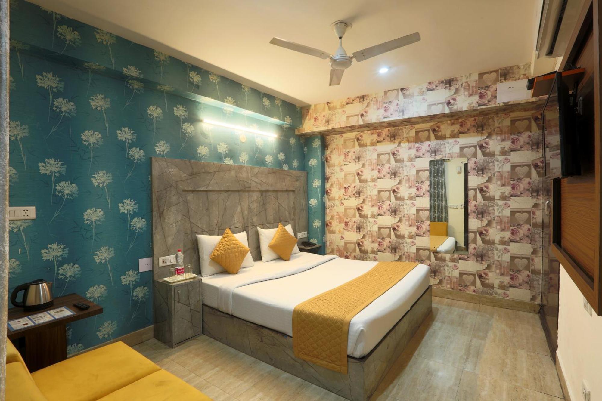 Hotel Ark Wood At Airport New Delhi Exterior photo
