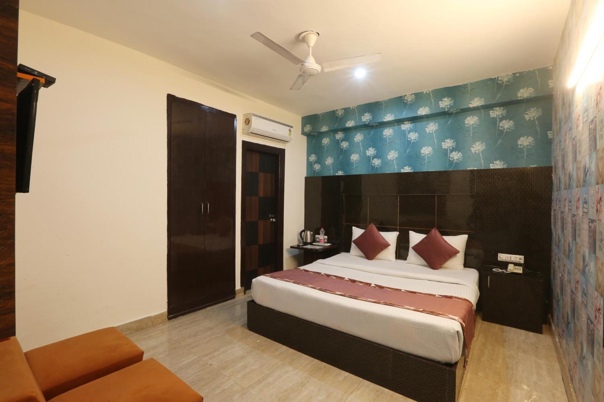 Hotel Ark Wood At Airport New Delhi Exterior photo