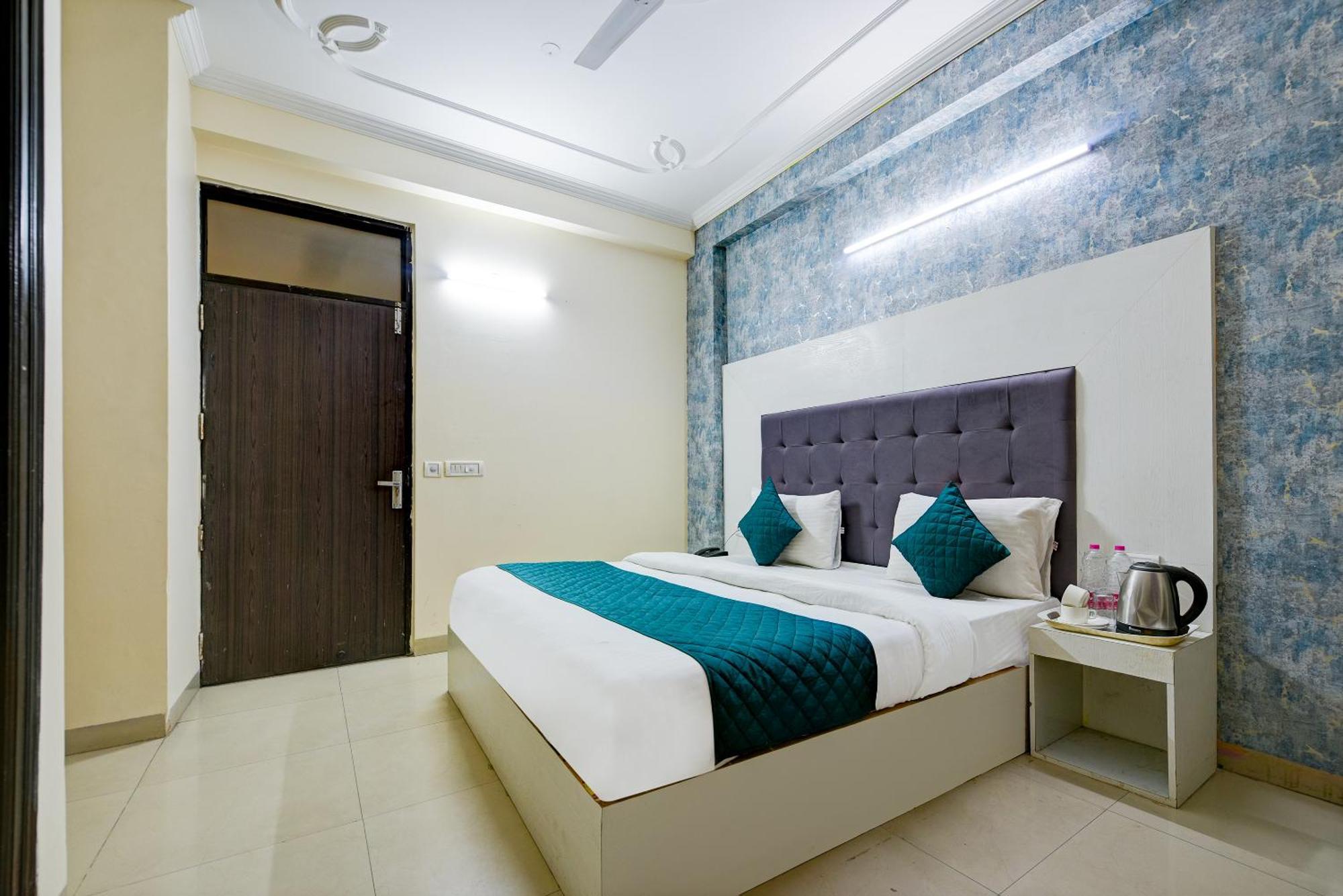 Hotel Ark Wood At Airport New Delhi Exterior photo