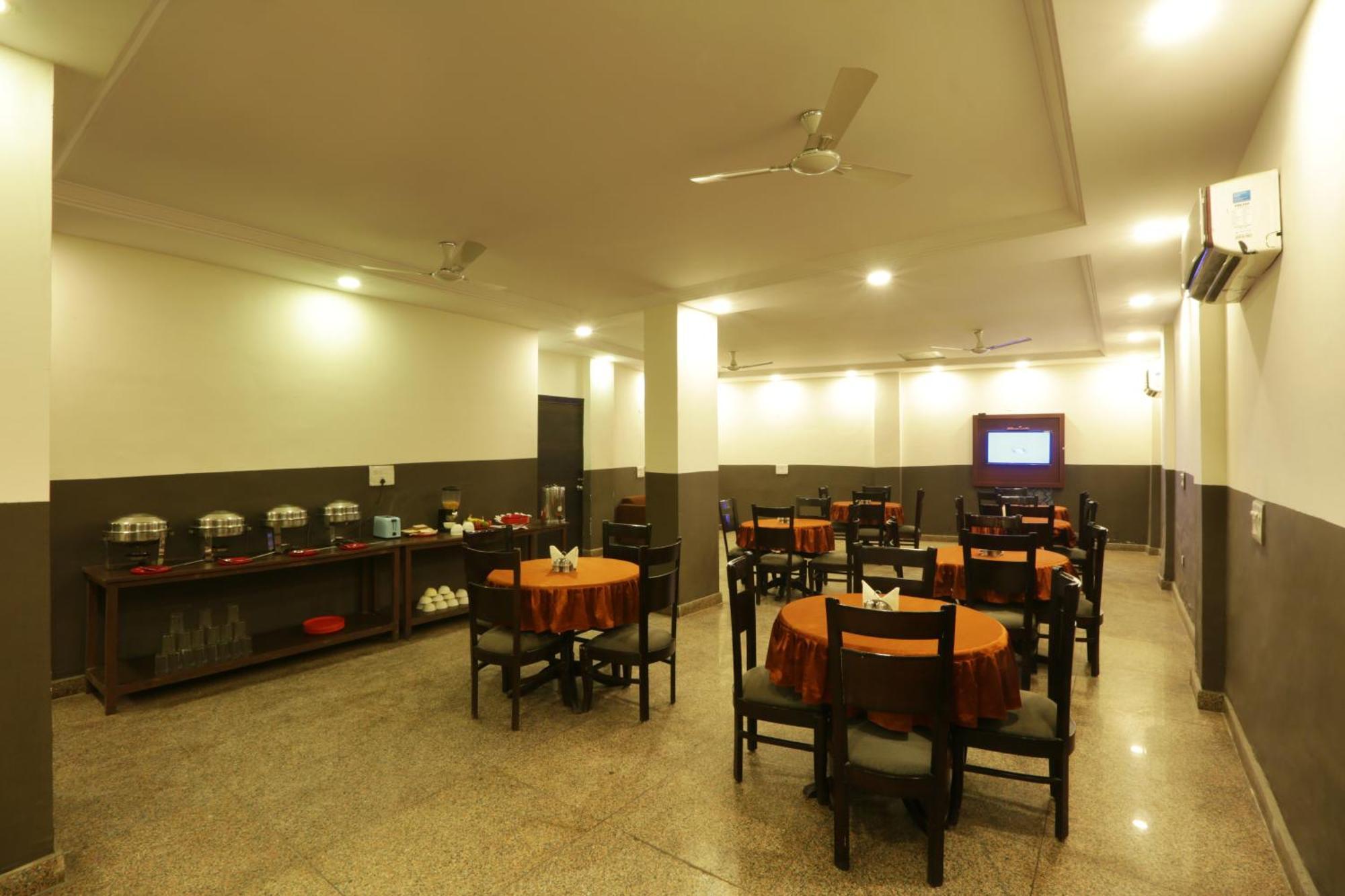 Hotel Ark Wood At Airport New Delhi Exterior photo