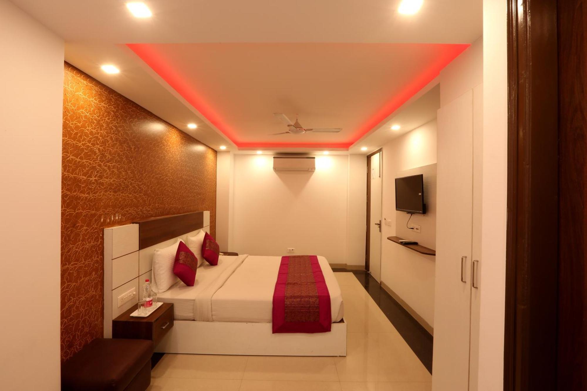 Hotel Ark Wood At Airport New Delhi Exterior photo